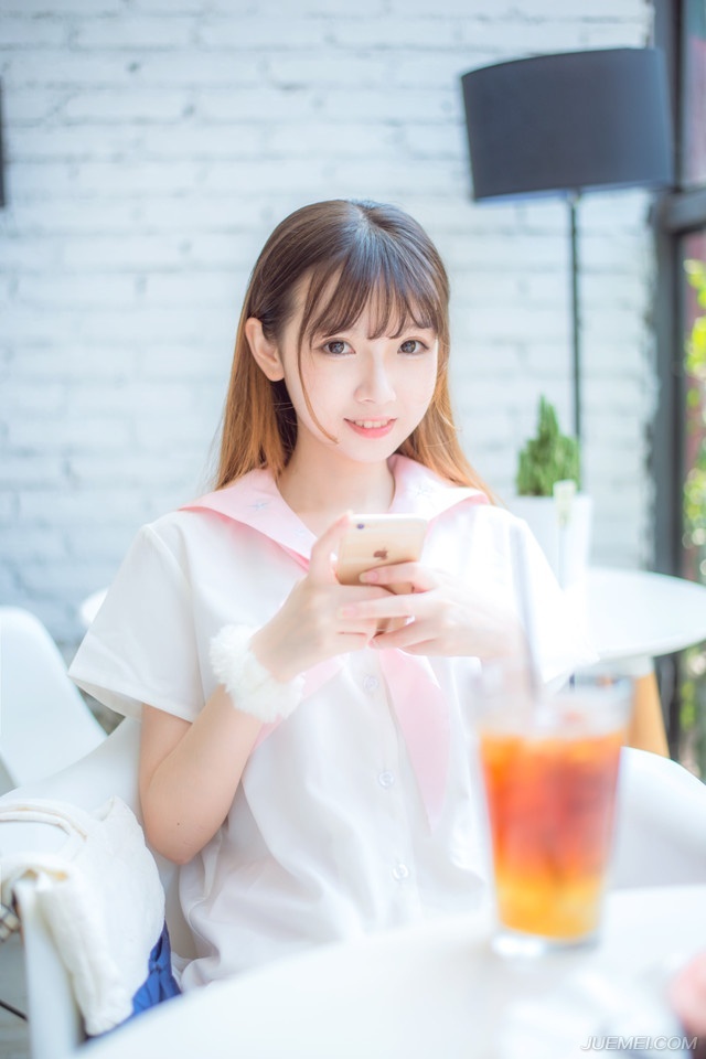 不要随便遇到一个人就对她掏心掏肺的，在你看来，她是朋友，在她看来，你是傻子。